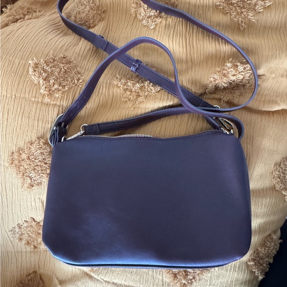 Old Navy Carrie Convertible Crossbody Bag, maroon - Picture 2 of 4